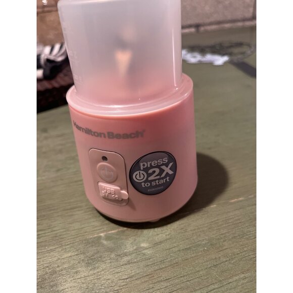 Hamilton Beach Portable Blender With Blade Guard & Measuring Cup 3 Oz Pink USB R - Picture 2 of 6